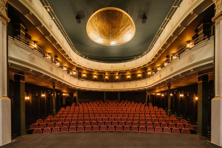 Kielecki Teatr Żeromskiego, perła polskiego dramatu, po renowacji kandyduje do prestiżowej nagrody architektonicznej UE Mies van der Rohe Award 2026. 1.%20Teatr%20Żeromskiego%20w%20Kielcach WXCA Fot.%20Nate%20Cook, NEWSFIN